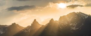 Preview wallpaper mountains, sun, rays, clouds, landscape