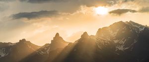 Preview wallpaper mountains, sun, rays, clouds, landscape