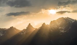Preview wallpaper mountains, sun, rays, clouds, landscape