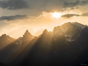 Preview wallpaper mountains, sun, rays, clouds, landscape