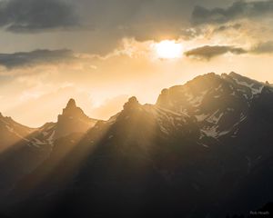 Preview wallpaper mountains, sun, rays, clouds, landscape