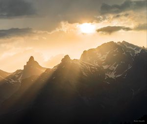 Preview wallpaper mountains, sun, rays, clouds, landscape