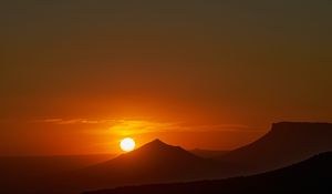 Preview wallpaper mountains, sun, sunset, sky