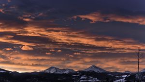 Preview wallpaper mountains, sunset, clouds, peaks