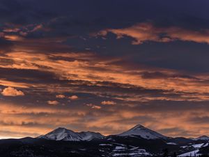 Preview wallpaper mountains, sunset, clouds, peaks