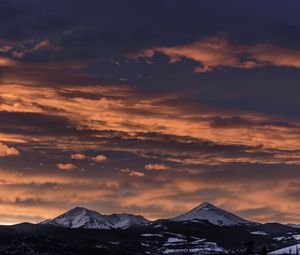 Preview wallpaper mountains, sunset, clouds, peaks