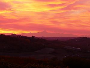 Preview wallpaper mountains, sunset, distance, sky