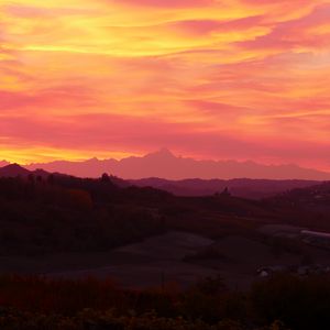 Preview wallpaper mountains, sunset, distance, sky