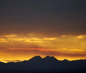 Preview wallpaper mountains, sunset, dusk, outlines, landscape