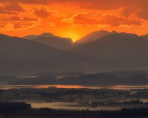 Preview wallpaper mountains, sunset, fog, scotland