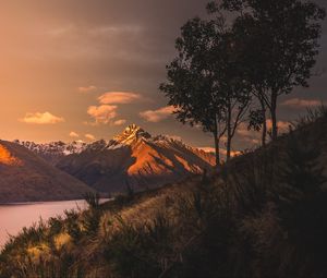 Preview wallpaper mountains, sunset, lake, grass, new zealand