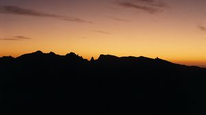 Preview wallpaper mountains, sunset, silhouette, outlines, dark