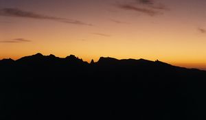 Preview wallpaper mountains, sunset, silhouette, outlines, dark