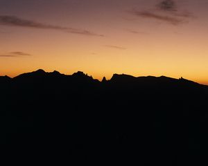 Preview wallpaper mountains, sunset, silhouette, outlines, dark