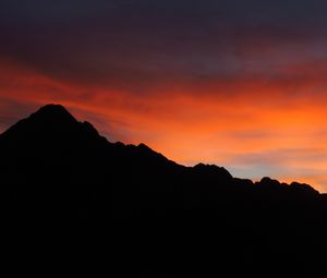 Preview wallpaper mountains, sunset, skyline, sky