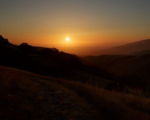 Preview wallpaper mountains, sunset, sun, dusk, evening, dark