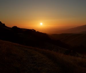 Preview wallpaper mountains, sunset, sun, dusk, evening, dark