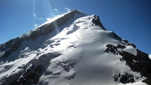 Preview wallpaper mountains, top, snow, wind, shine