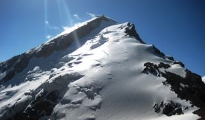 Preview wallpaper mountains, top, snow, wind, shine