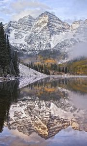 Preview wallpaper mountains, top, trees, fog, lake, greatness