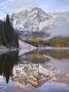 Preview wallpaper mountains, top, trees, fog, lake, greatness