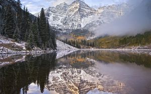 Preview wallpaper mountains, top, trees, fog, lake, greatness