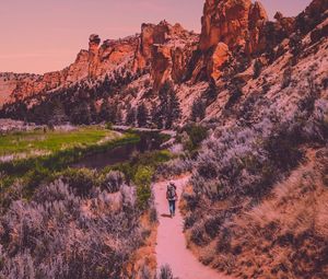Preview wallpaper mountains, travel, man, smith rock state park, terrebonne, united states