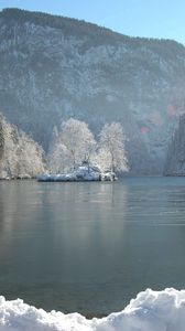 Preview wallpaper mountains, trees, hoarfrost, lake, day, winter