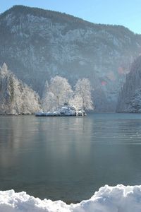 Preview wallpaper mountains, trees, hoarfrost, lake, day, winter