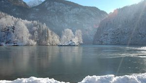 Preview wallpaper mountains, trees, hoarfrost, lake, day, winter