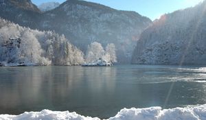 Preview wallpaper mountains, trees, hoarfrost, lake, day, winter