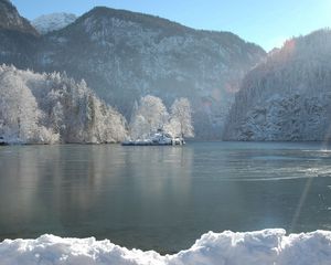 Preview wallpaper mountains, trees, hoarfrost, lake, day, winter