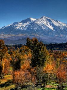 Preview wallpaper mountains, trees, nature, fall