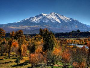 Preview wallpaper mountains, trees, nature, fall