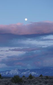 Preview wallpaper mountains, twilight, clouds, sky