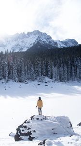 Preview wallpaper mountains, winter, man, travel