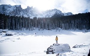 Preview wallpaper mountains, winter, man, travel