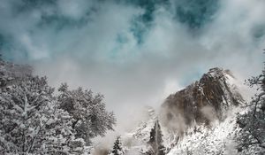 Preview wallpaper mountains, winter, snow, clouds