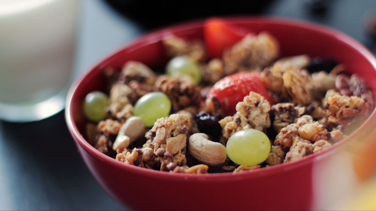 Wallpaper muesli, nuts, grapes, berries, breakfast