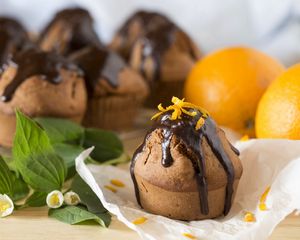 Preview wallpaper muffin, chocolate, orange, jasmine