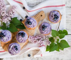 Preview wallpaper muffins, blueberry, cream, lilac