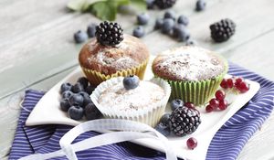 Preview wallpaper muffins, cupcakes, powder, berries