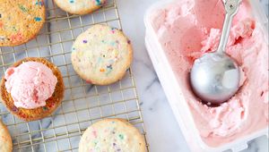 Preview wallpaper muffins, ice cream, dessert