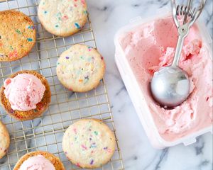 Preview wallpaper muffins, ice cream, dessert