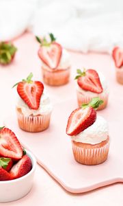 Preview wallpaper muffins, strawberries, berries, dessert, pink