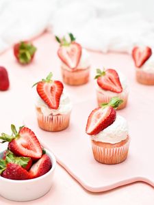 Preview wallpaper muffins, strawberries, berries, dessert, pink
