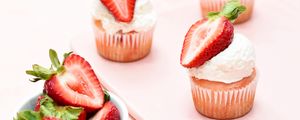 Preview wallpaper muffins, strawberries, berries, dessert, pink