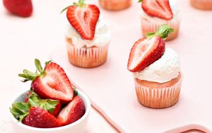 Preview wallpaper muffins, strawberries, berries, dessert, pink