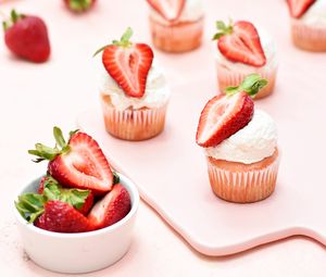 Preview wallpaper muffins, strawberries, berries, dessert, pink