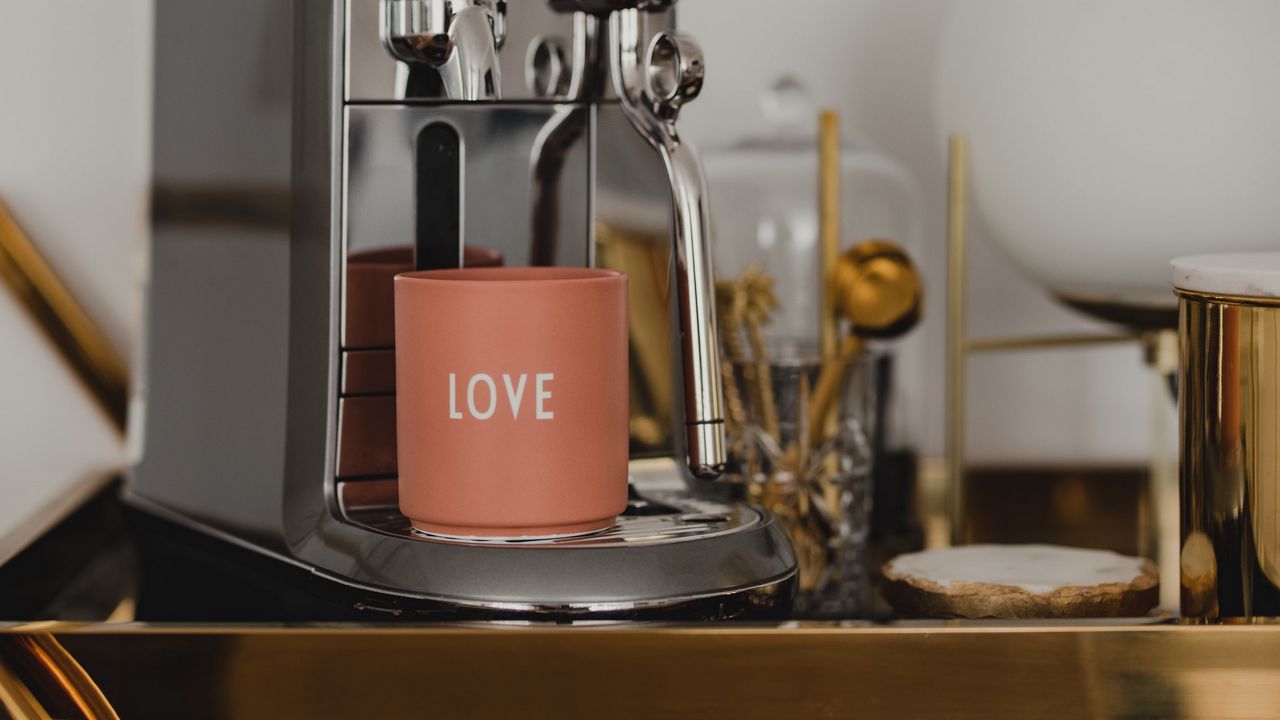 Wallpaper mug, coffee machine, love, metal